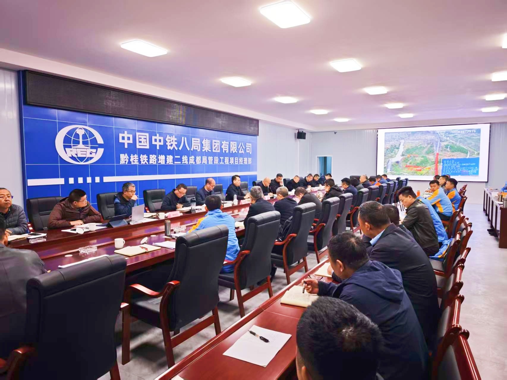 罗田郎率队到集团公司黔桂铁路增建二线成都局管段工程项目经理部调研检查