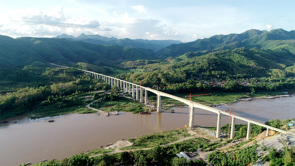 中老铁路班纳汉湄公河特大桥