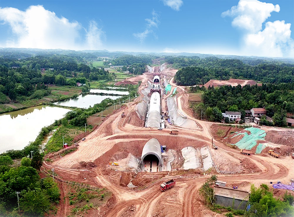 成自高铁天府机场段——全球首例时速350公里不减速下穿机场航站楼的高速铁路工程